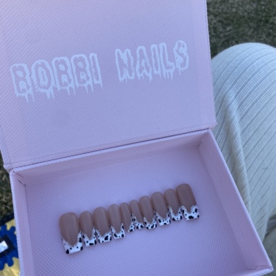 BOBBINAILS欧美长方高级裸棕奶牛纹细闪造型ins可拆卸穿戴甲成品