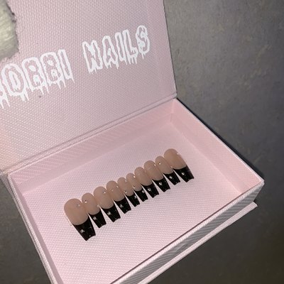 BOBBINAILS欧美裸棕底色黑色法式银色星星可拆卸穿戴甲成品手工制