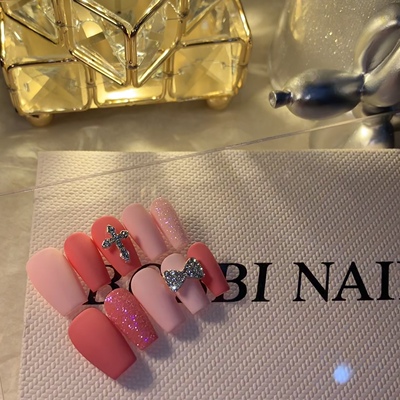 BOBBINAILS手工粉色亮闪跳色十字架蝴蝶钻INS夏日风可拆卸穿戴甲