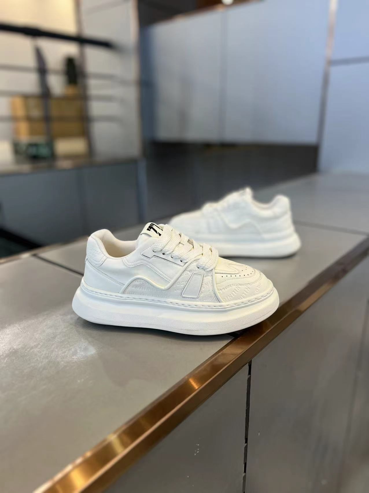 欧式高端面包鞋男2025新款真皮运动休闲板鞋潮软底老爹鞋酒红男鞋