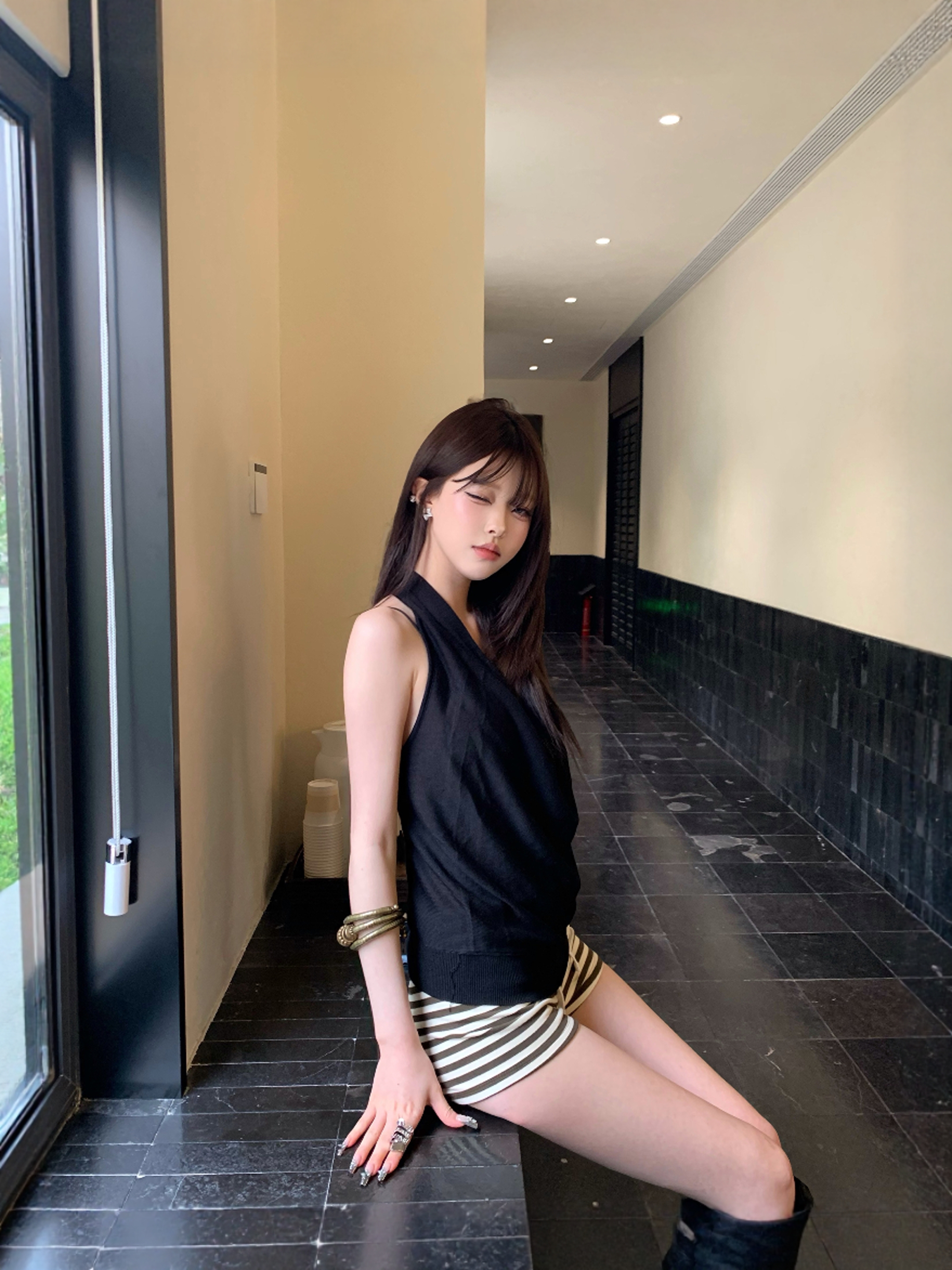 Lovedeath黑色荡领无袖挂脖上衣