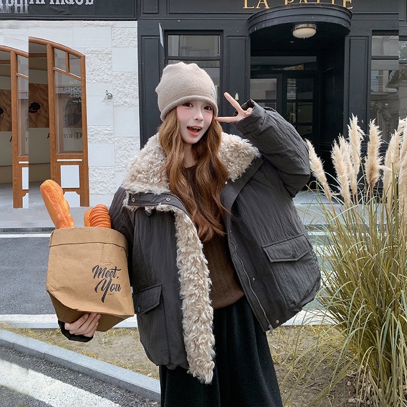 灰色韩版羊羔毛拼接羽绒服女冬季2025新款90白鸭绒保暖工装派克服