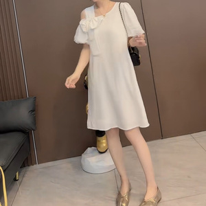 时尚蝴蝶结露肩气质连衣裙夏季宽松新款大码显瘦遮肉中长款裙子女