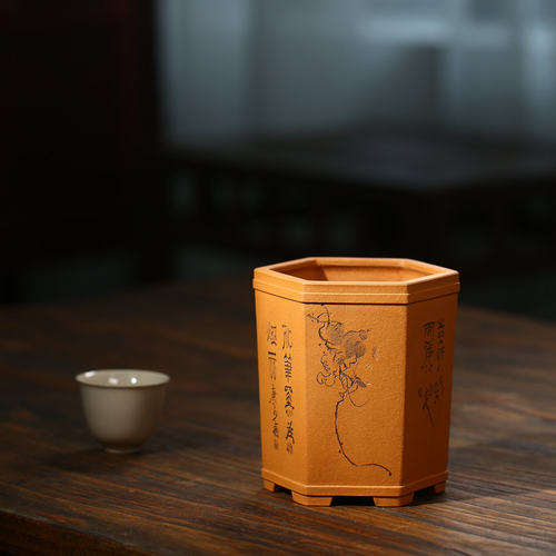 尚扣紫砂名家全手工六方蟹黄泥高档雕刻花器桌面小型花器盆景盆 - 封面