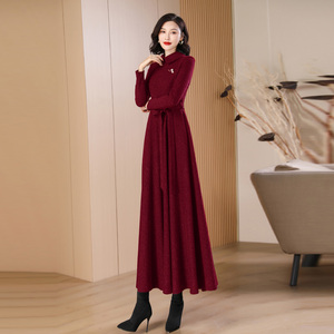 酒红长款秋冬连衣裙女2026气质收腰显瘦高级感轻奢呢子超长裙952