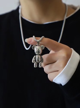 钛钢ins潮暴力小熊吊坠百搭秋冬高档长毛衣链项链女轻奢小众嘻哈