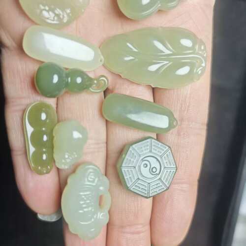 天然和田玉送证书平安牌吊坠