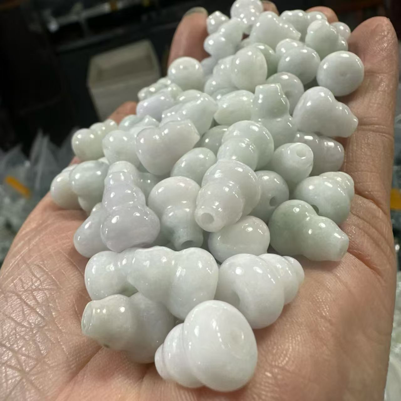 缅甸翡翠糯种葫芦通孔白圆吊坠