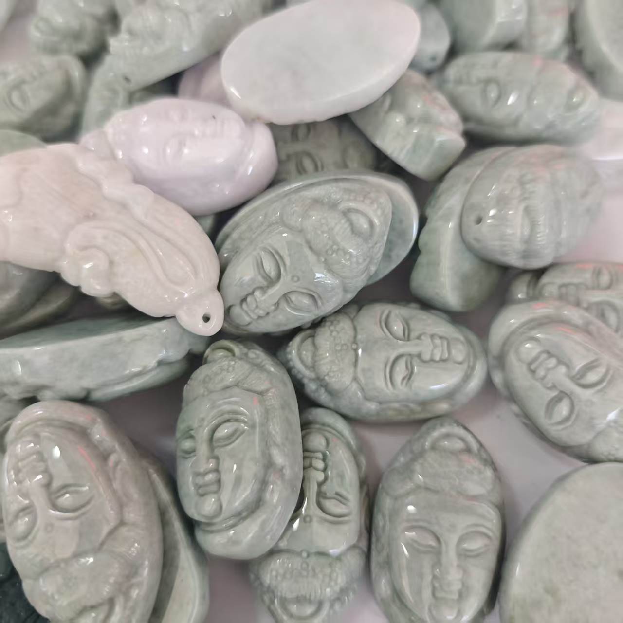 缅甸翡翠A货佛像吊坠送国鉴证书