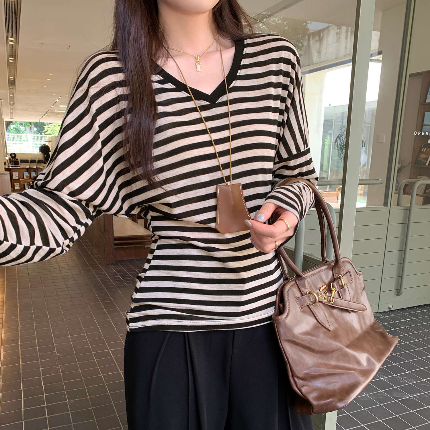 超好看特别漂亮掐腰V领条纹长袖T恤女早秋2025新款单穿内搭上衣