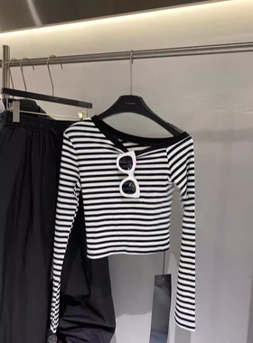 一字肩露肩条纹长袖t恤女秋季内搭打底衫高级感修身短款斜肩上衣
