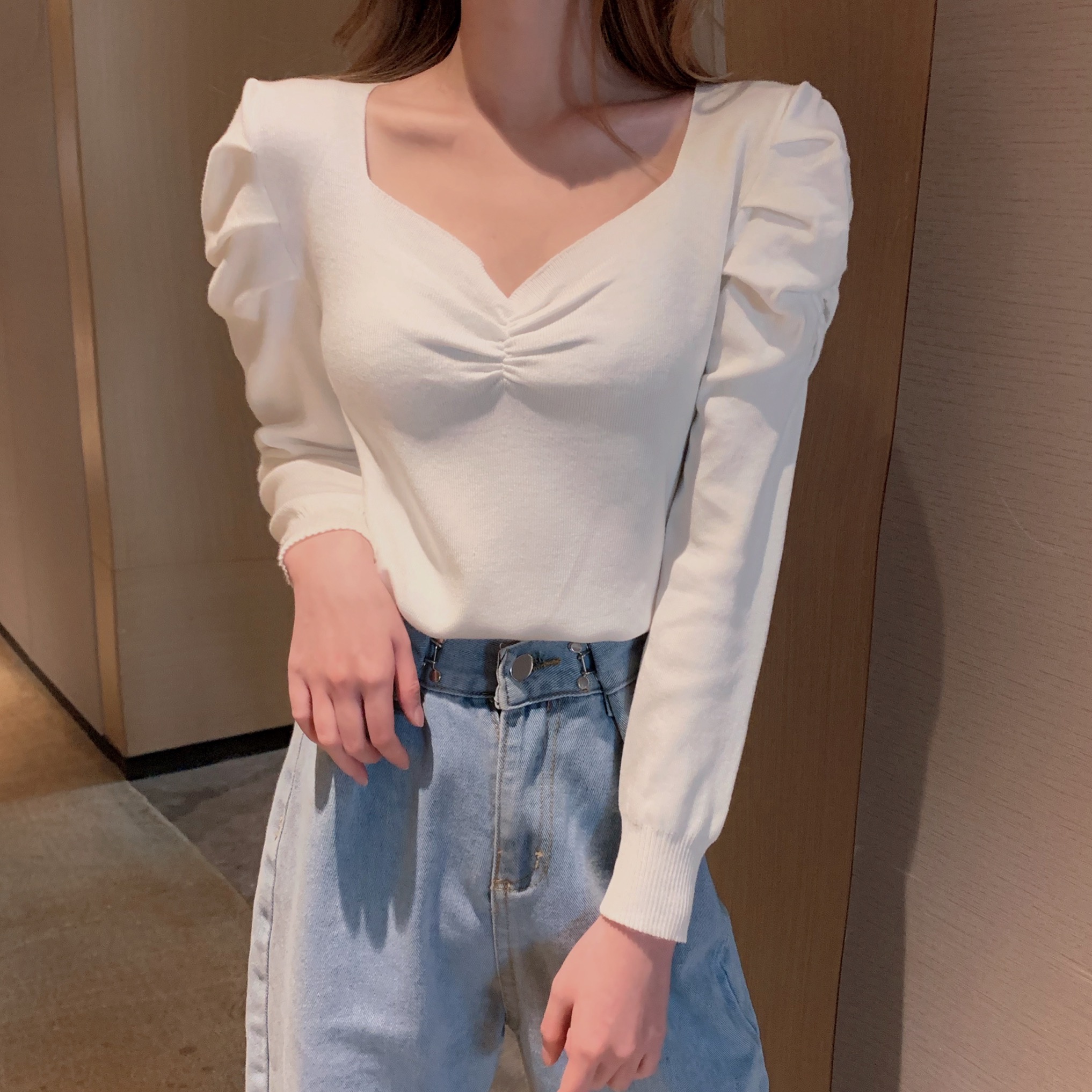 Real price autumn and winter New Retro slim V-neck bubble sleeve T-shirt long sleeve top bottom coat