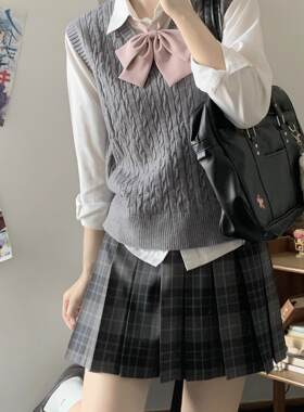 原创百搭内搭马甲日系v领