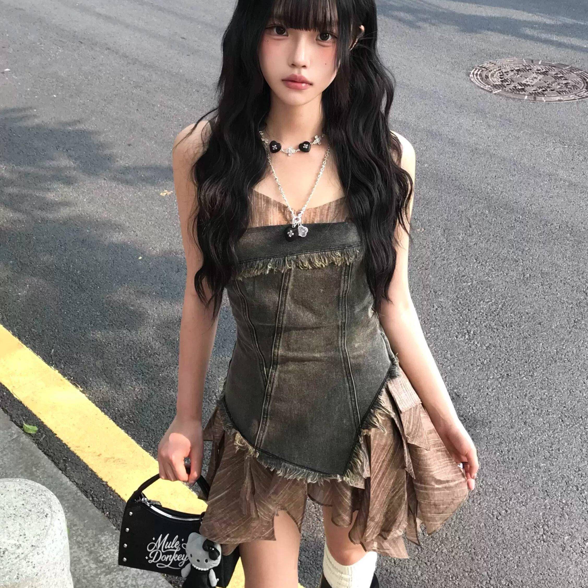 韩系甜酷辣妹假两件牛仔洋装女夏季巨好看设计感不规则吊带裙子