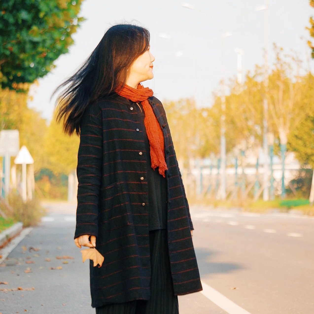 西风凉柜中缘原创通勤优雅轻中式黑红条纹羊毛麻中长外套风衣女秋