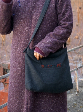拾花柜中缘原创温暖灰色毛呢拼香云纱花布的文艺休闲斜挎包女冬
