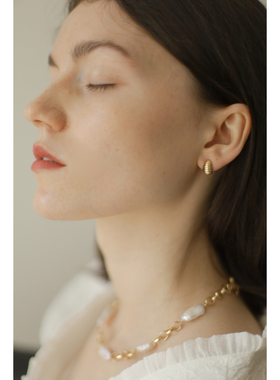 NICETO 两色入金银法式牛角波纹理造型小巧日常合金耳扣耳环