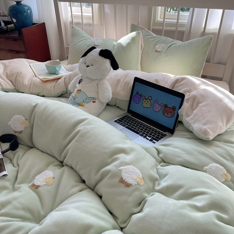 秋冬季牛奶绒四件套加厚毛巾绣小绵羊被套珊瑚绒床单1.5m床上用品
