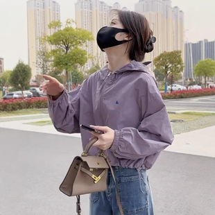 2026春季新款女士超好看外套薄款冲锋衣短款百搭抽绳连帽防风上衣