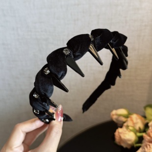 杨杨babytime 贵气 超闪水晶黑丝绒缠绕带齿倒插梳发箍蓬松高颅顶