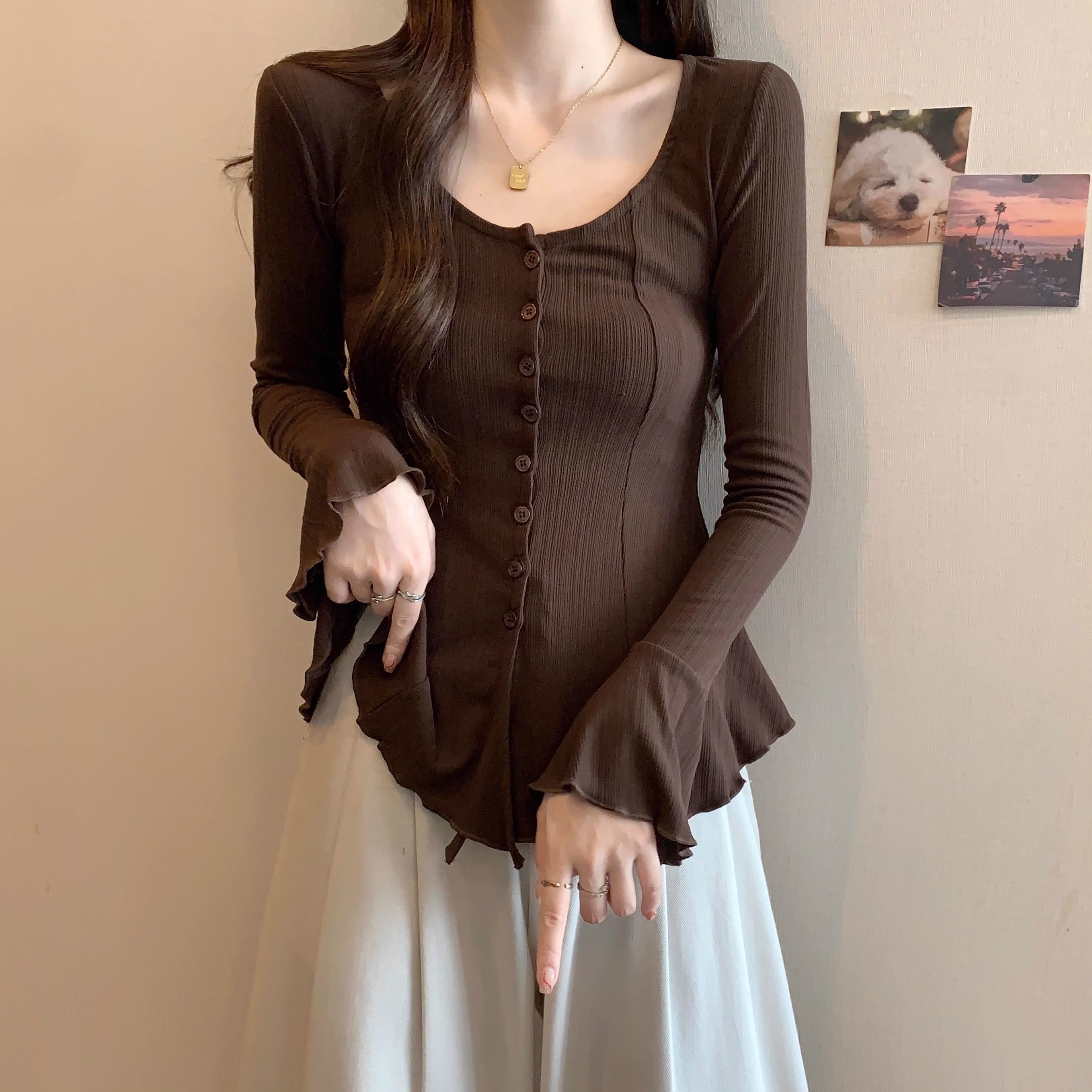 遮肚子圆领荷叶摆喇叭长袖T恤女