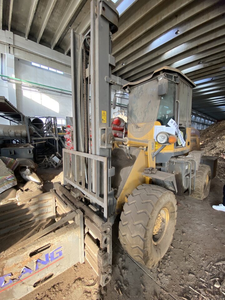 3月22日阜阳信邦牌轮式装载机一辆网络拍卖公告