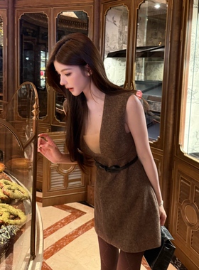 FAY【复古格调】秋冬款透视网纱毛呢无袖收腰显瘦A字摆背心连衣裙