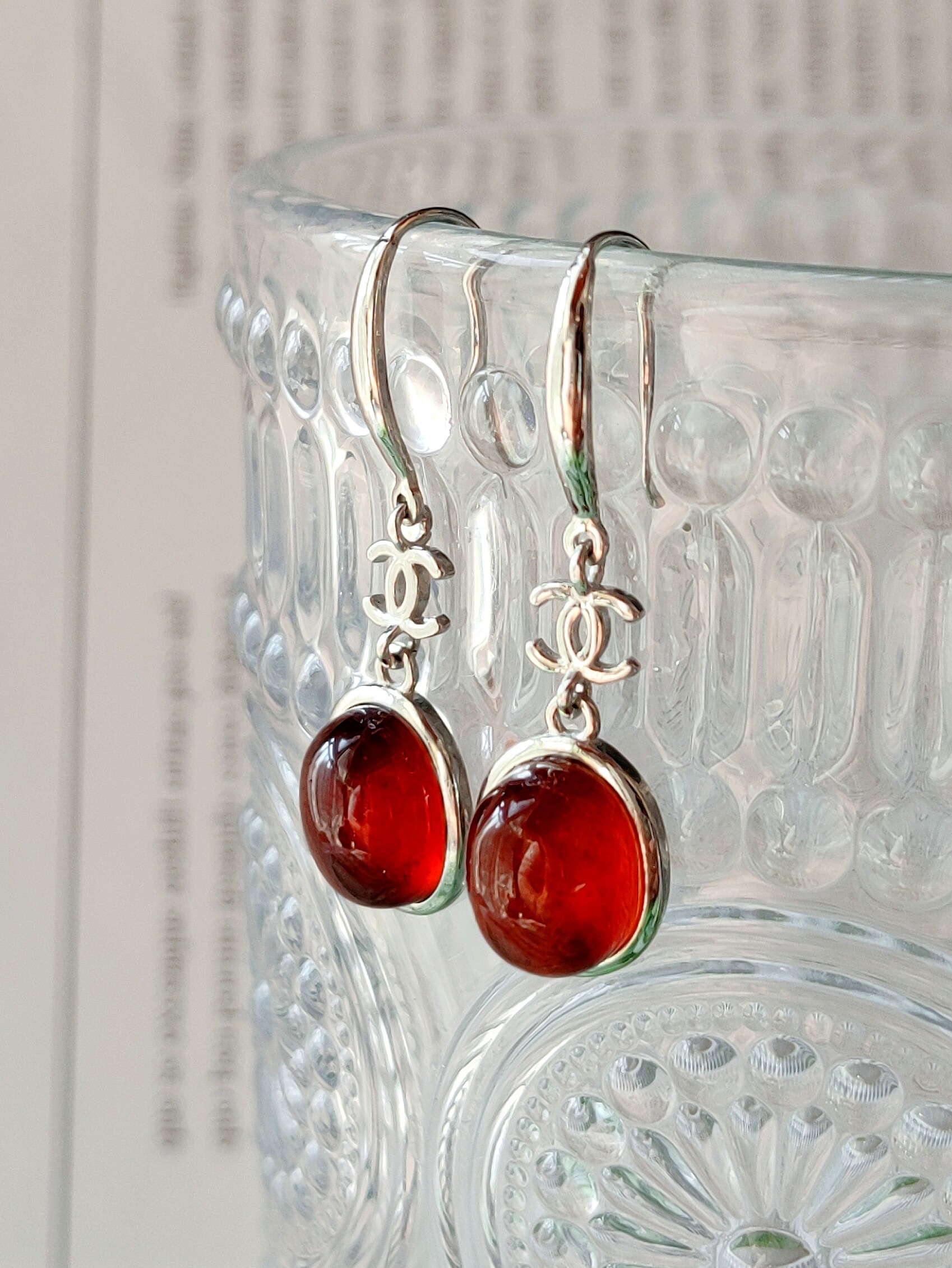 천연 와인 레드 가닛 귀걸이 라이트 럭셔리 심플 하이 엔드 디자인 귀걸이 작은 향기 스타일 복고풍 레드 쥬얼리 귀걸이