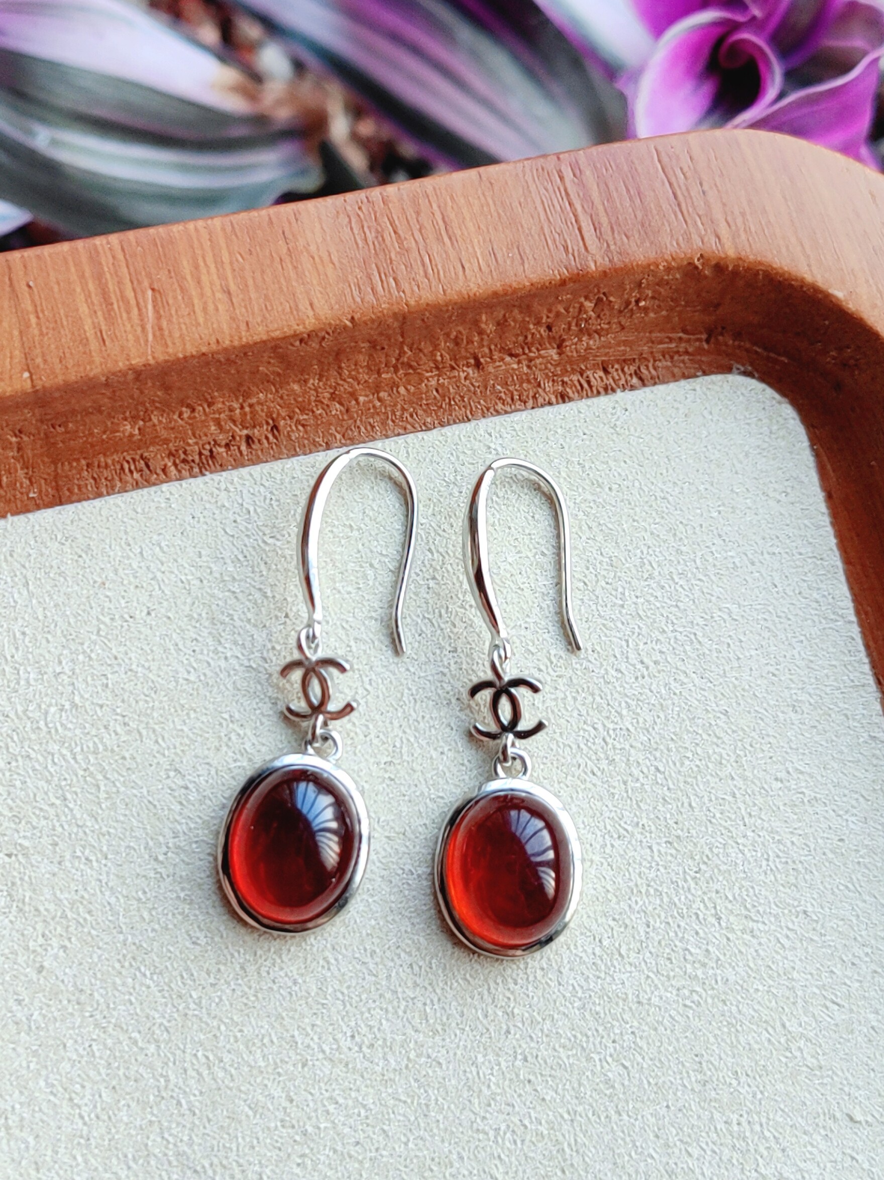 천연 와인 레드 가닛 귀걸이 라이트 럭셔리 심플 하이 엔드 디자인 귀걸이 작은 향기 스타일 복고풍 레드 쥬얼리 귀걸이