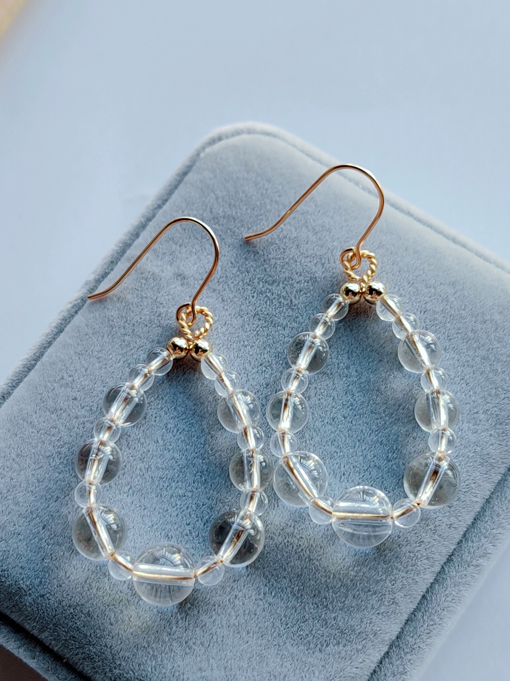 천연 크리스탈 귀걸이 투명한 화이트 크리스탈 귀걸이 심플하고 가볍고 고급스럽고 패셔너블한 귀걸이 틈새 기질과 높은 스타일 감각