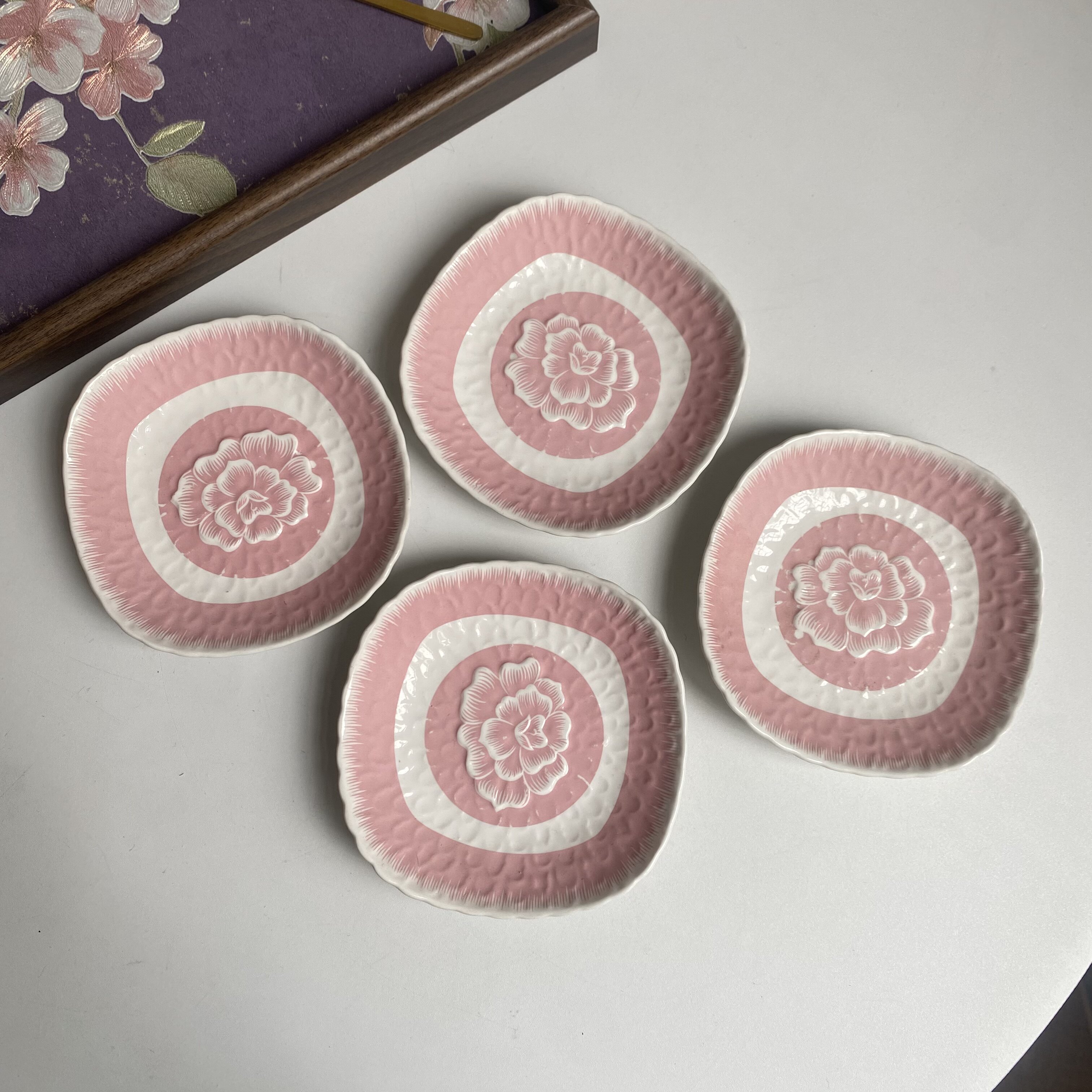 原单尾货 做旧复古陶瓷浮雕莲花点心碟小甜品碟方形小盘破花微瑕