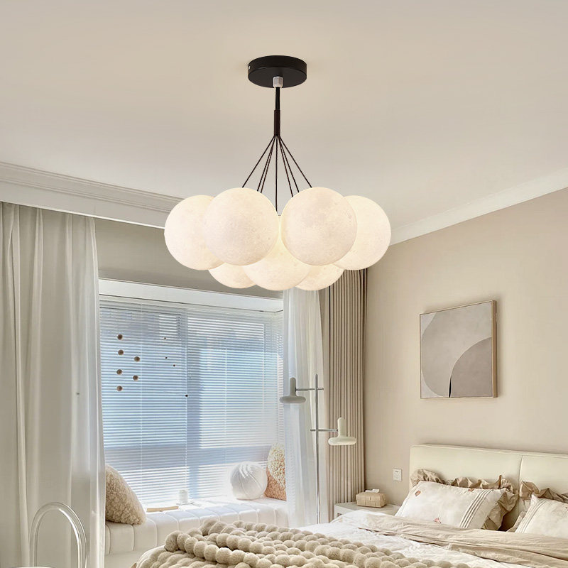 卧室吊灯北欧现代简约月球泡泡灯客厅餐厅灯奶油风儿童房主卧灯具