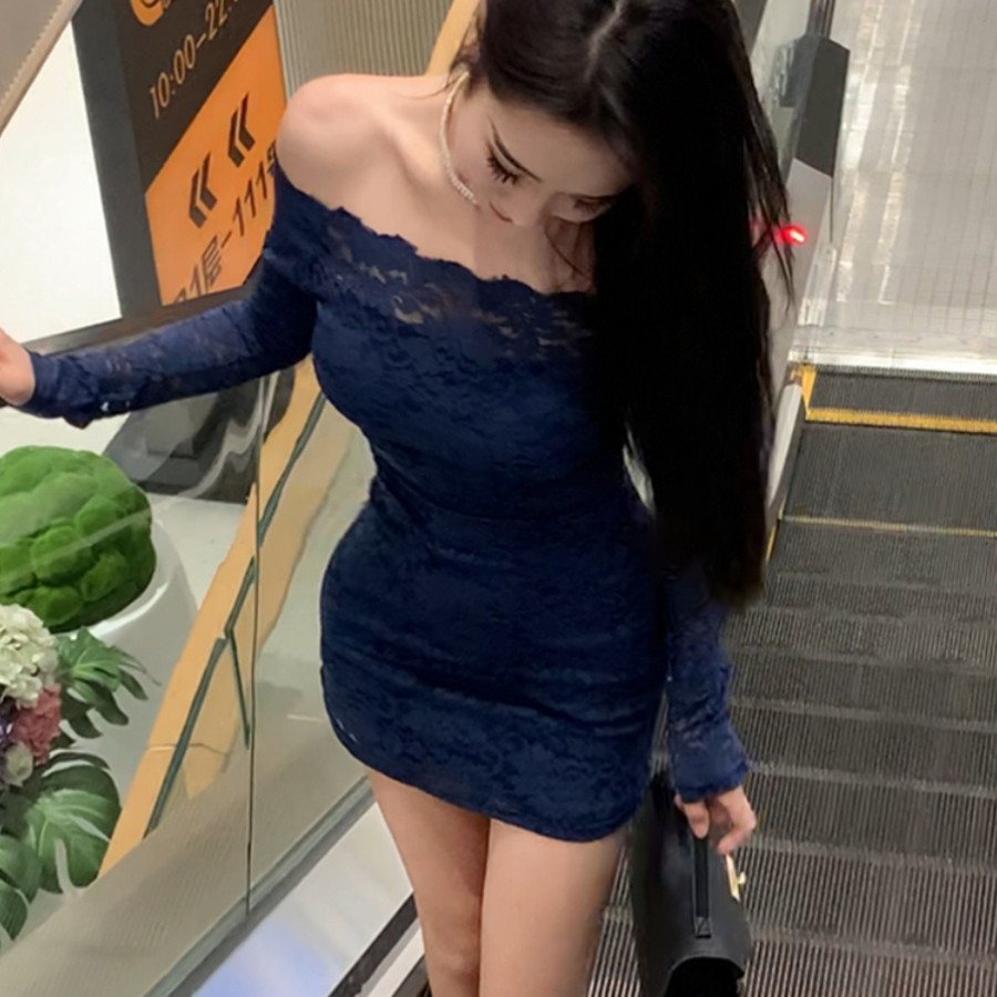 一字肩气质别致绝美连衣裙女秋冬新款纯欲性感蕾丝包臀裙修身短裙