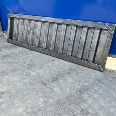 挂车侧翻门扇栏板车厢门板高强钢高花栏货车马槽瓦楞板加厚不锈钢