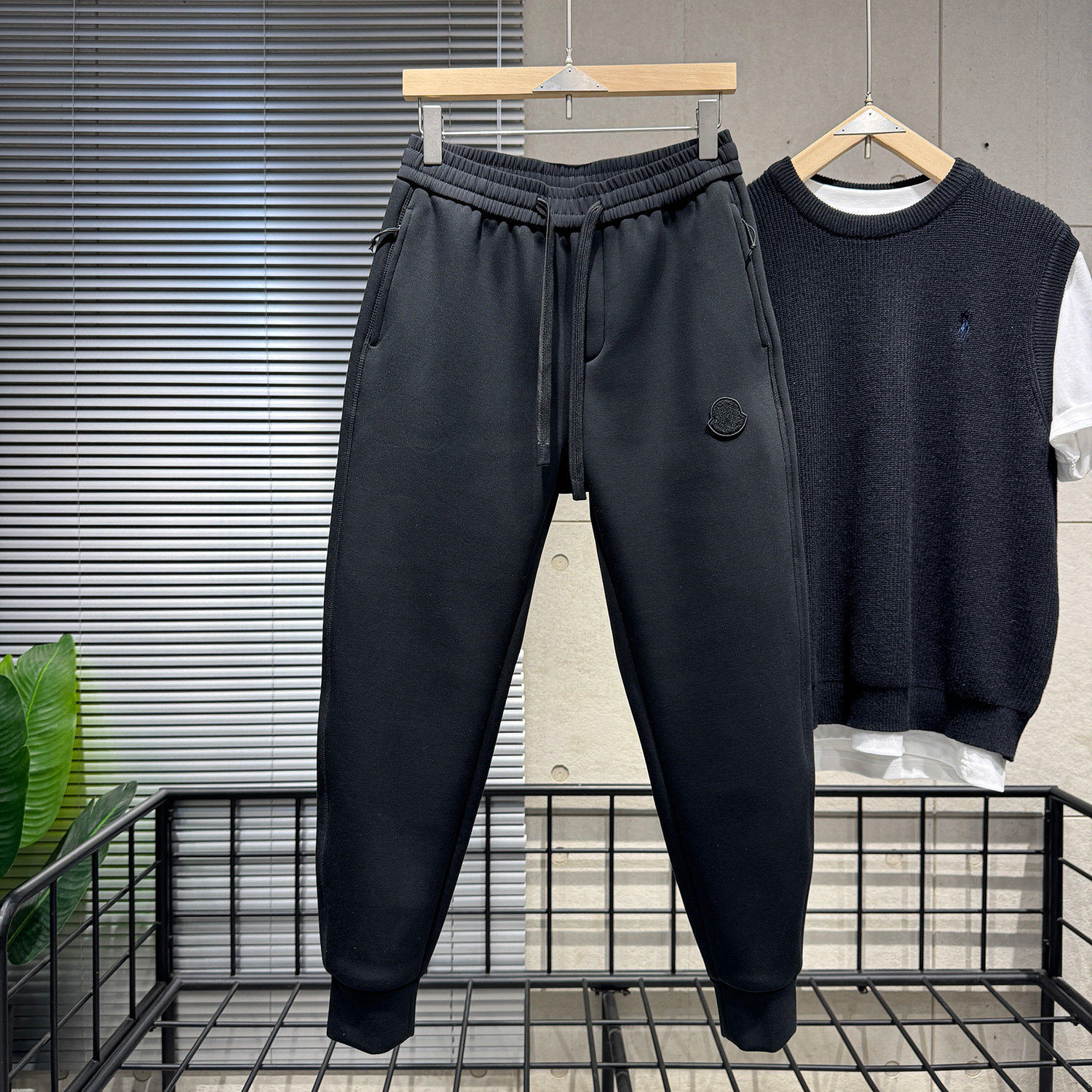 2025冬季新款男士加绒加厚修身小脚运动裤束脚简约百搭男士休闲裤