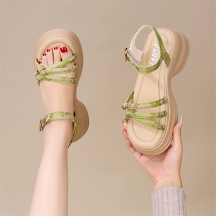 厚底增高不累脚凉鞋女款夏天爆款配裙子松糕百搭罗马沙滩鞋大码41