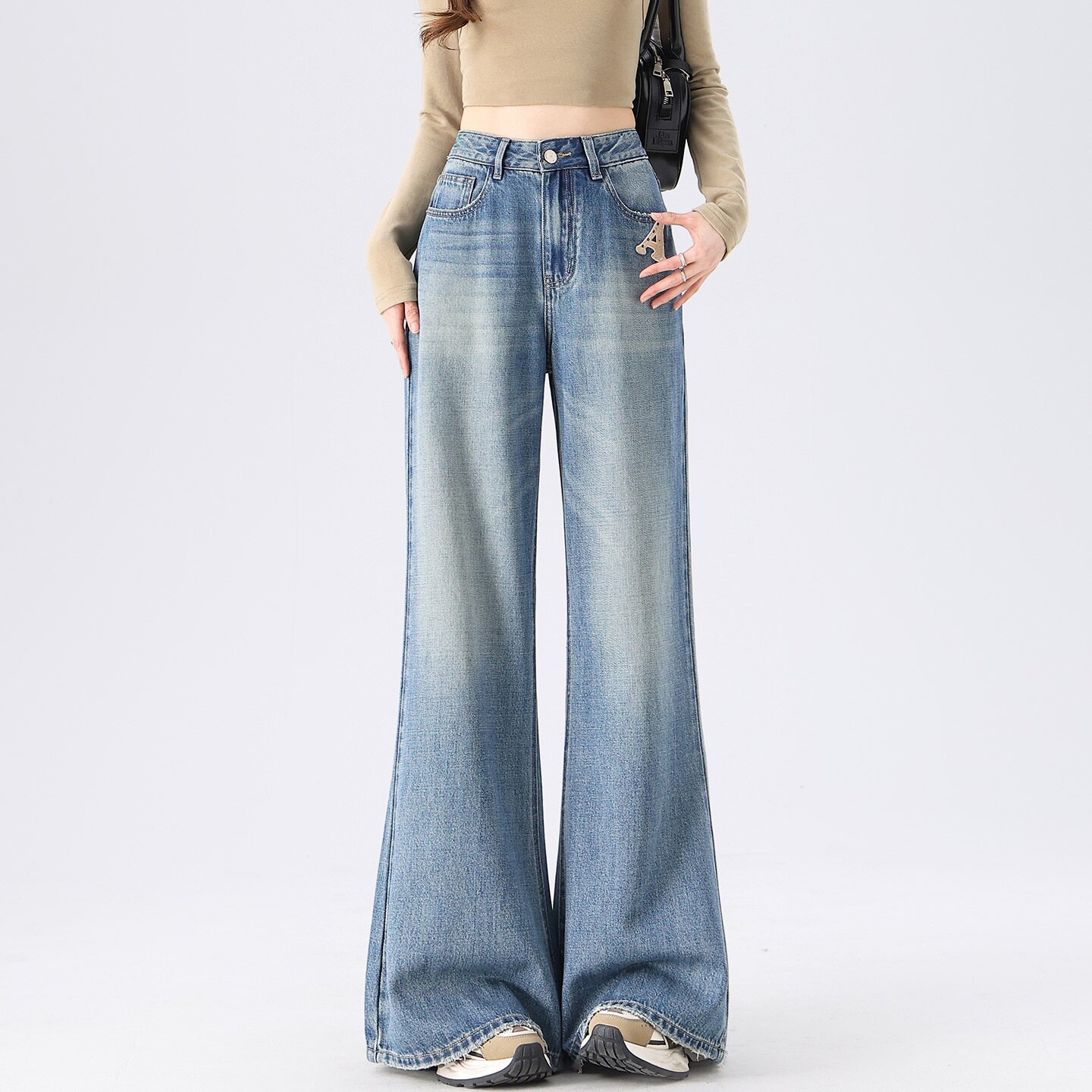 牛仔无弹筒喇叭裤秋冬宽松休闲显瘦垂感水洗蓝常规厚刺绣牛仔裤子