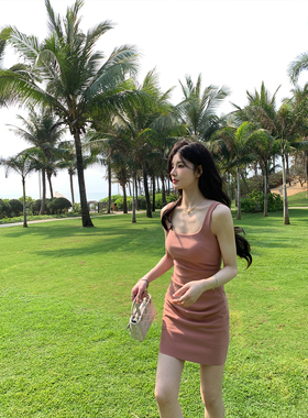 alex stevens肯豆方领褶皱收腰吊带连衣裙修身性感包臀短裙女夏季