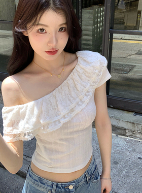 alex stevens纯欲蕾丝荷叶边斜肩上衣女夏季露肩短款修身T恤薄款