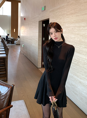 alex stevens新年战袍半高领长袖连衣裙女春秋季修身短裙百褶裙子