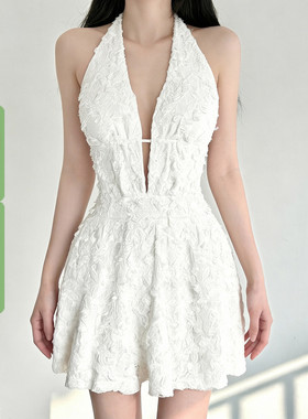 WEEKEEP 纯欲辣妹白色蕾丝V领挂脖系带连衣裙性感露背收腰A摆短裙