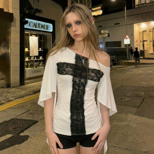 WEEKEEP 街头小众Y2K蕾丝拼接十字架蝙蝠袖T恤女百搭斜领修身上衣