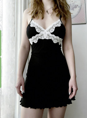 WEEKEEP 法式辣妹蕾丝拼接V领内搭吊带裙黑色性感收腰显瘦A摆短裙