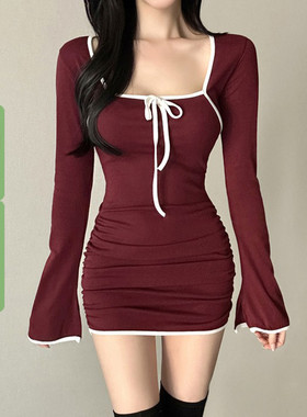 WEEKEEP 辣妹撞色包边系带方领喇叭袖连衣裙性感修身收腰包臀短裙