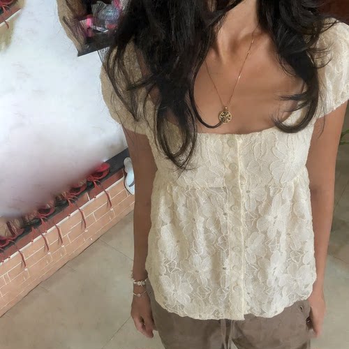 WEEKEEP 甜美纯色方领蕾丝排扣泡泡袖T恤女百搭宽松显瘦A摆上衣