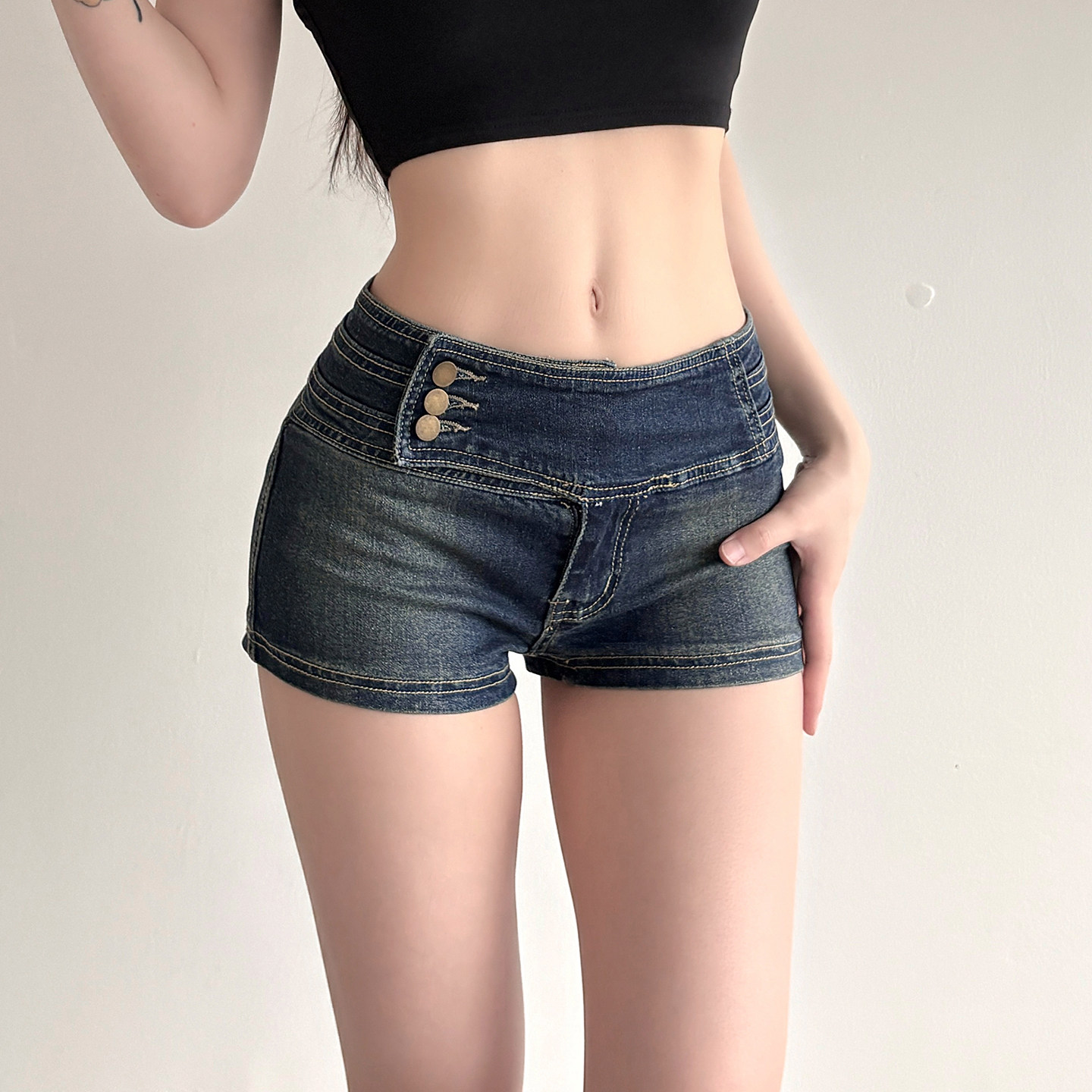 WEEKEEP 夏日蓝色低腰牛仔短裤女性感显瘦包臀休闲热裤辣妹三分裤