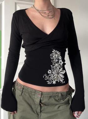 WEEKEEP 街头复古花卉印花V领收腰长袖T恤女百搭黑色修身显瘦上衣