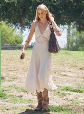 WEEKEEP 波西米亚度假风V领蕾丝拼接吊带连衣裙辣妹收腰A摆长裙