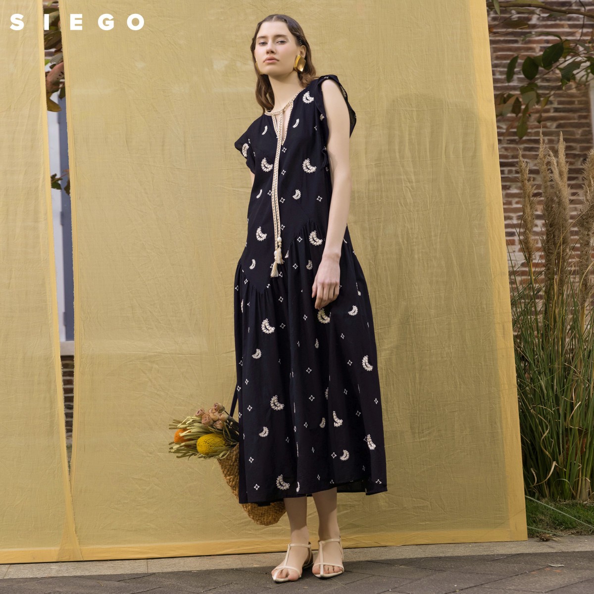 Siego西蔻宽松立体鼓线绣花荷叶边袖度假风连衣裙64433629