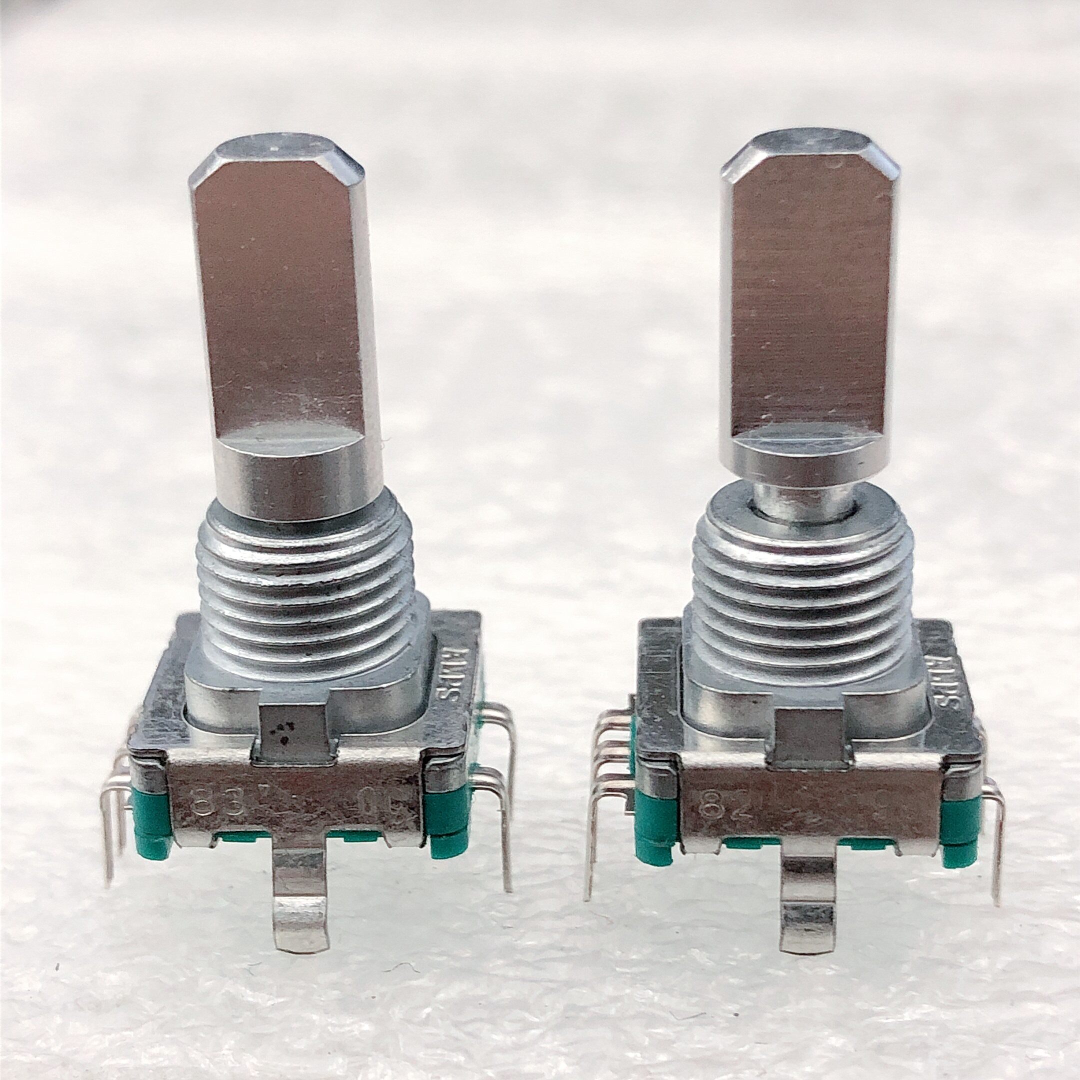 ec11型旋转编码器30定位5脚带按键开关360度转数字脉冲alps电位器